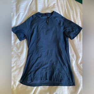 Men’s lululemon tee shirt
